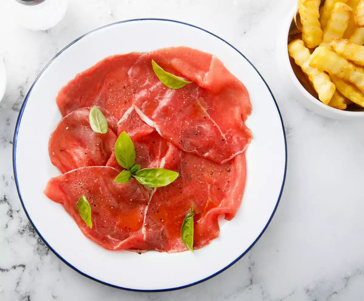 Carpaccio de bœuf avec frites